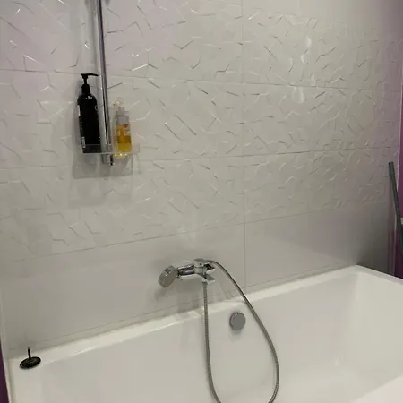 Centre Spacious Apartment, Up To 7, Self-checkin & Wi-fi *