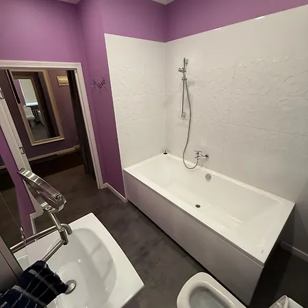 Centre Spacious Apartment, Up To 7, Self-checkin & Wi-fi *