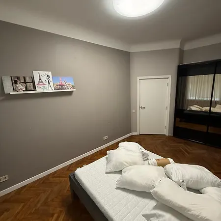 Centre Spacious Apartment, Up To 7, Self-checkin & Wi-fi Apartment *